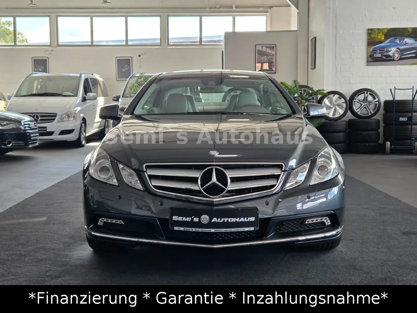 Mercedes-Benz E 250 CGI BlueEfficiency|1.Hand|erst 26112KM Grau - 2