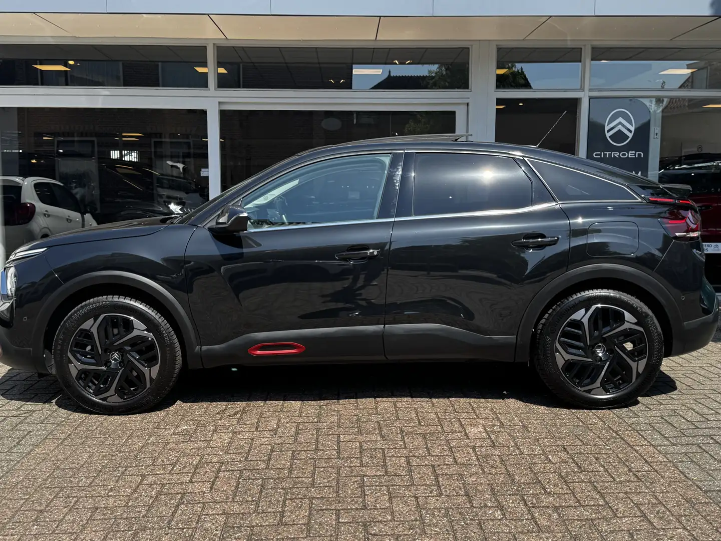 Citroen C4 PT 155 Shine Automaat-8 Schuifdak | Carplay | Leer Schwarz - 2