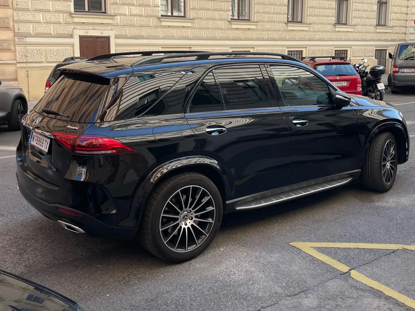 Mercedes-Benz GLE 450 GLE 450 4Matic Aut. Schwarz - 2