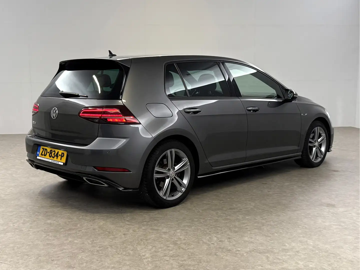 Volkswagen Golf 1.5 TSI 150PK R-line | Camera | Carplay | Adaptive Gris - 2