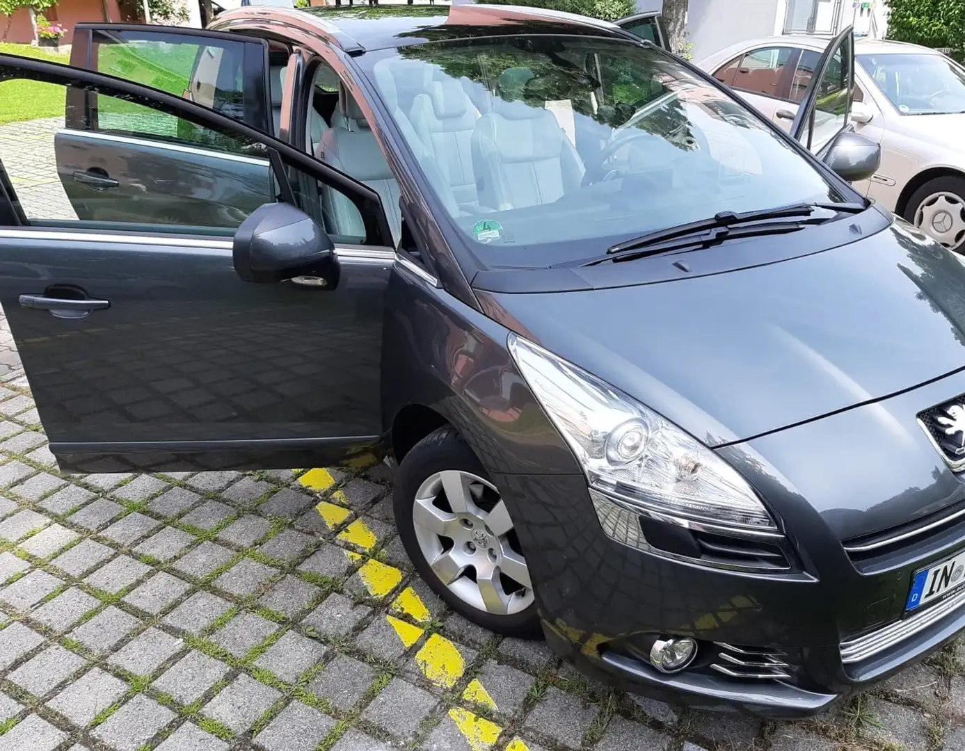 Peugeot 5008 e-HDI FAP 110 EGS6 Stop&Start Allure - 2