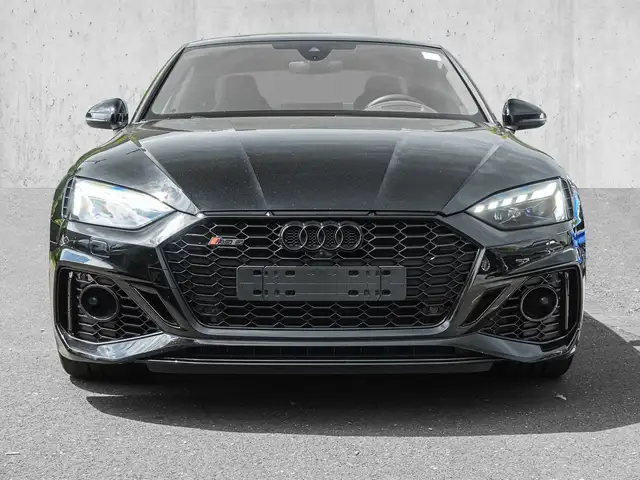 Audi RS5 view 3