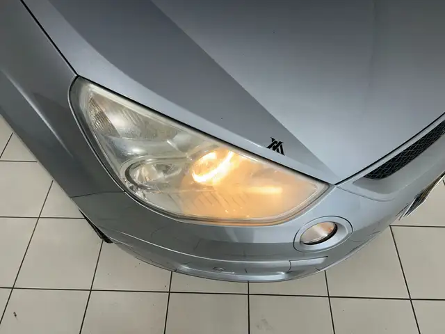 Ford S-Max view 3