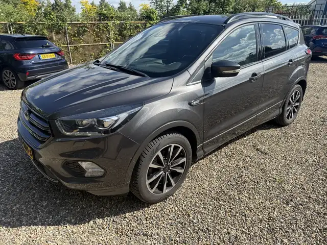Ford Kuga view 3