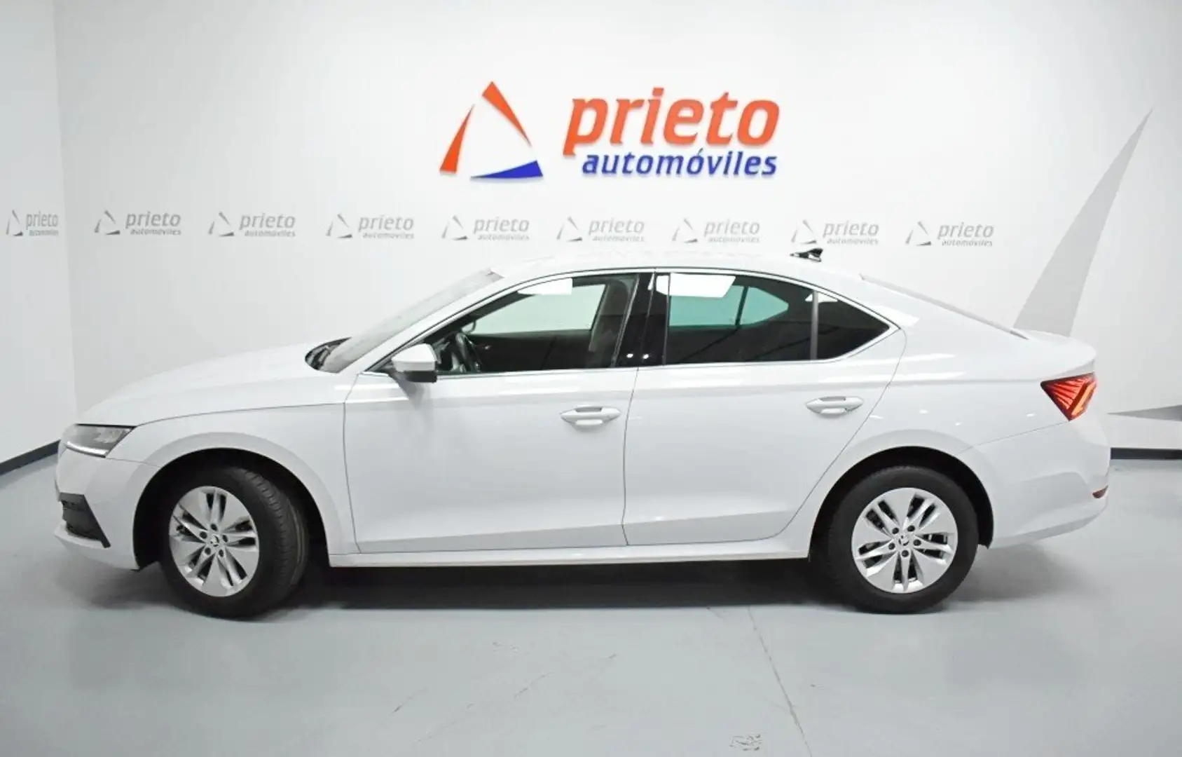 Skoda Octavia 2.0TDI Ambition Plus 85kW Blanco - 2