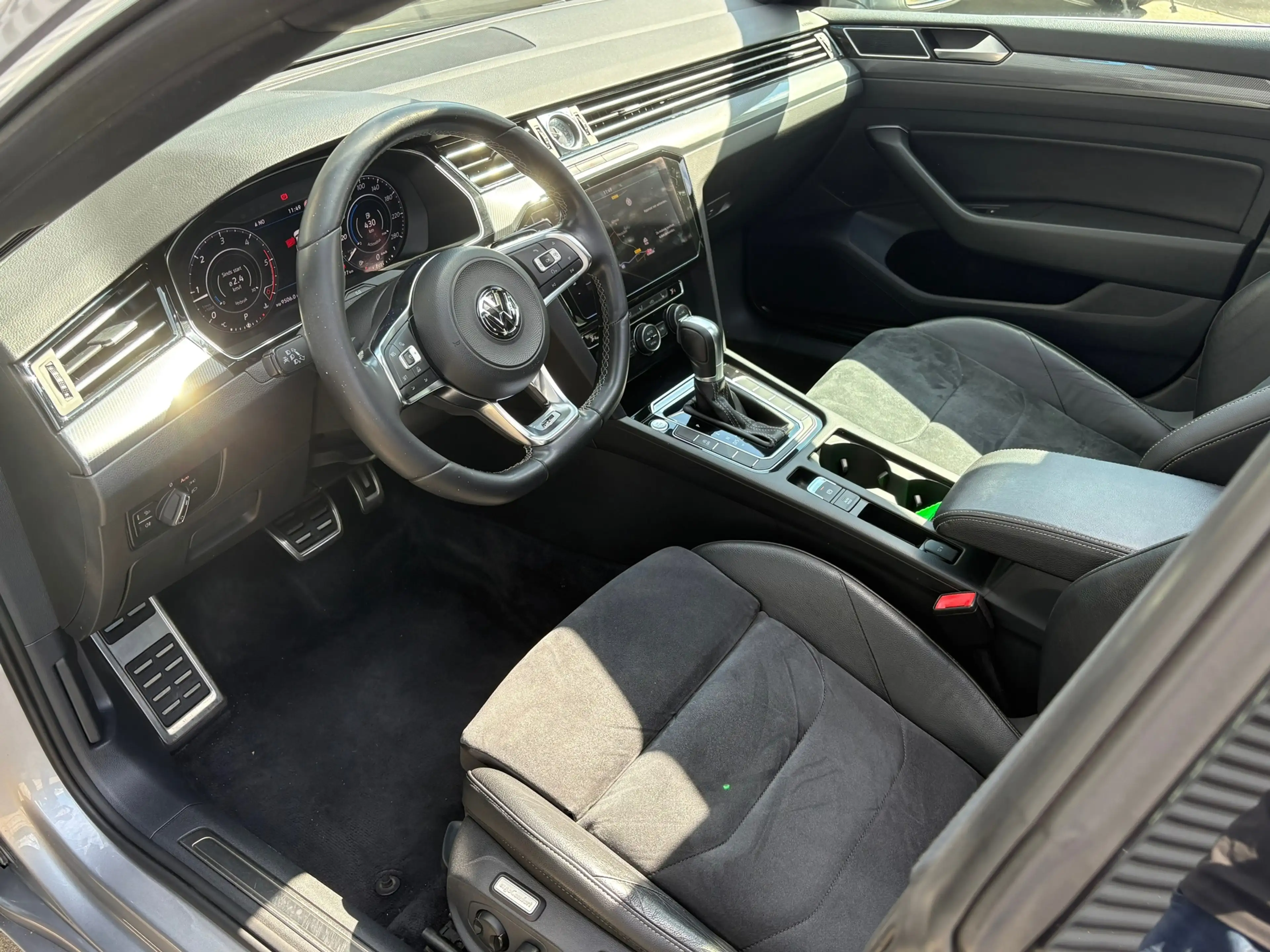 Volkswagen Arteon 2.0 TDI R-LINE CAMERA/ PANORAMA/ PARK ASSIST — photo 7