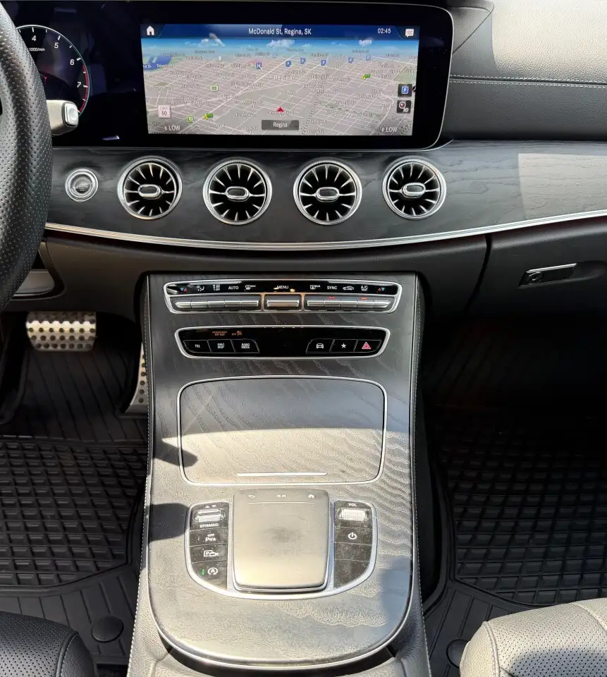 Mercedes-Benz CLS снимка Mercedes-Benz CLS