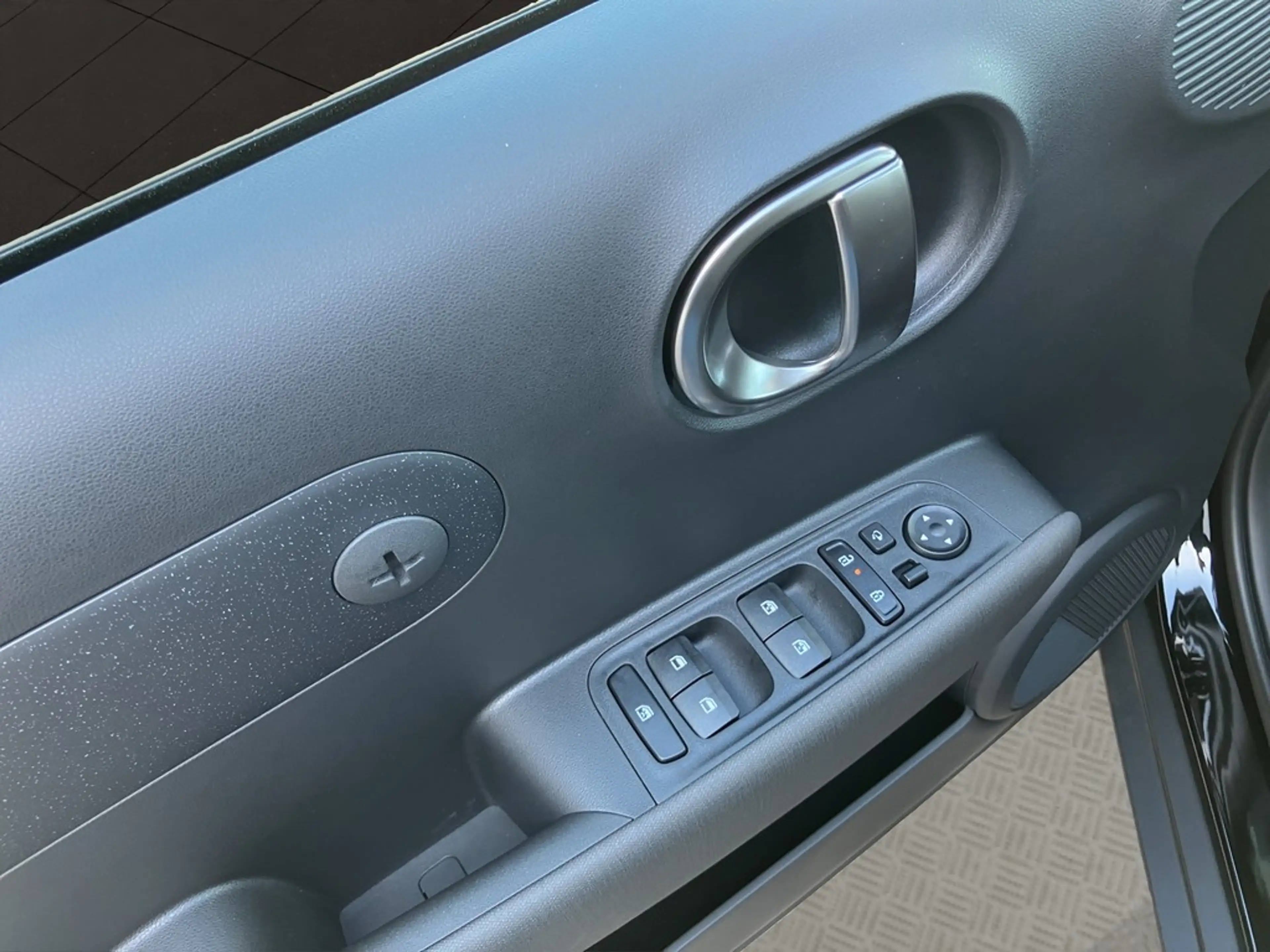 Hyundai Inster EV 49 kWh TREND EFFIZIENZ SHZ PDC NAV — photo 10