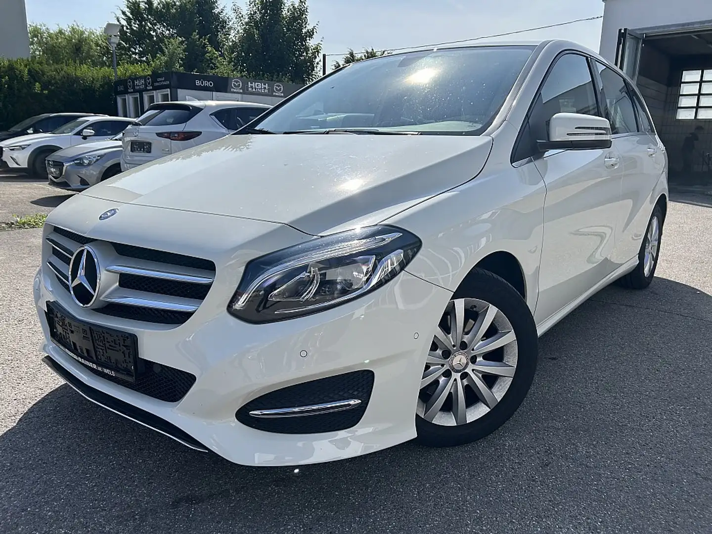 Mercedes-Benz B 180 Aut. Urban / LED / NAVI / Weiß - 1