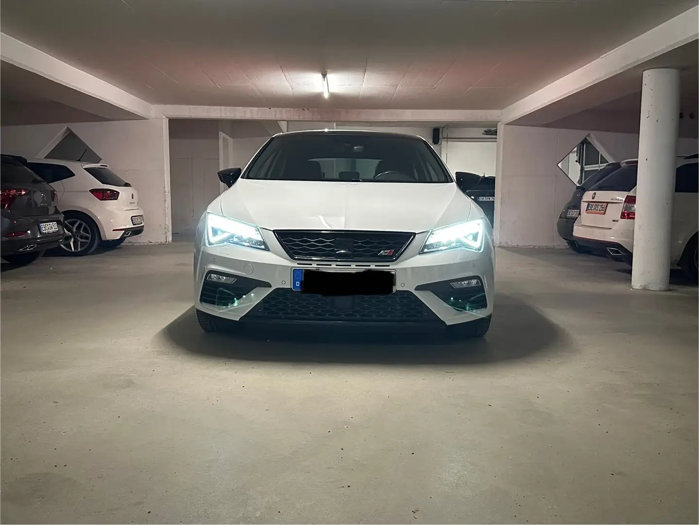 SEAT Leon SC 2.0 TSI Start&Stop DSG Cupra 300 - 1