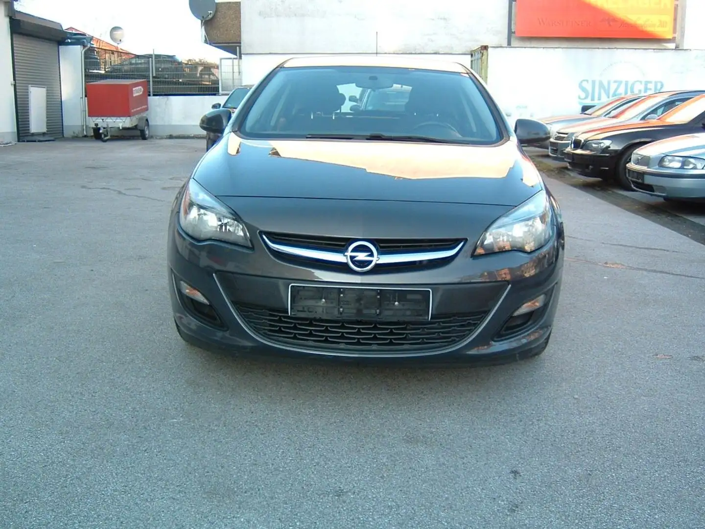 Opel Astra J Lim. 5-trg. Edition Grau - 2