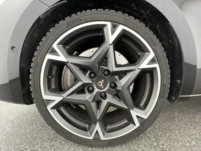 Cupra Leon view 6