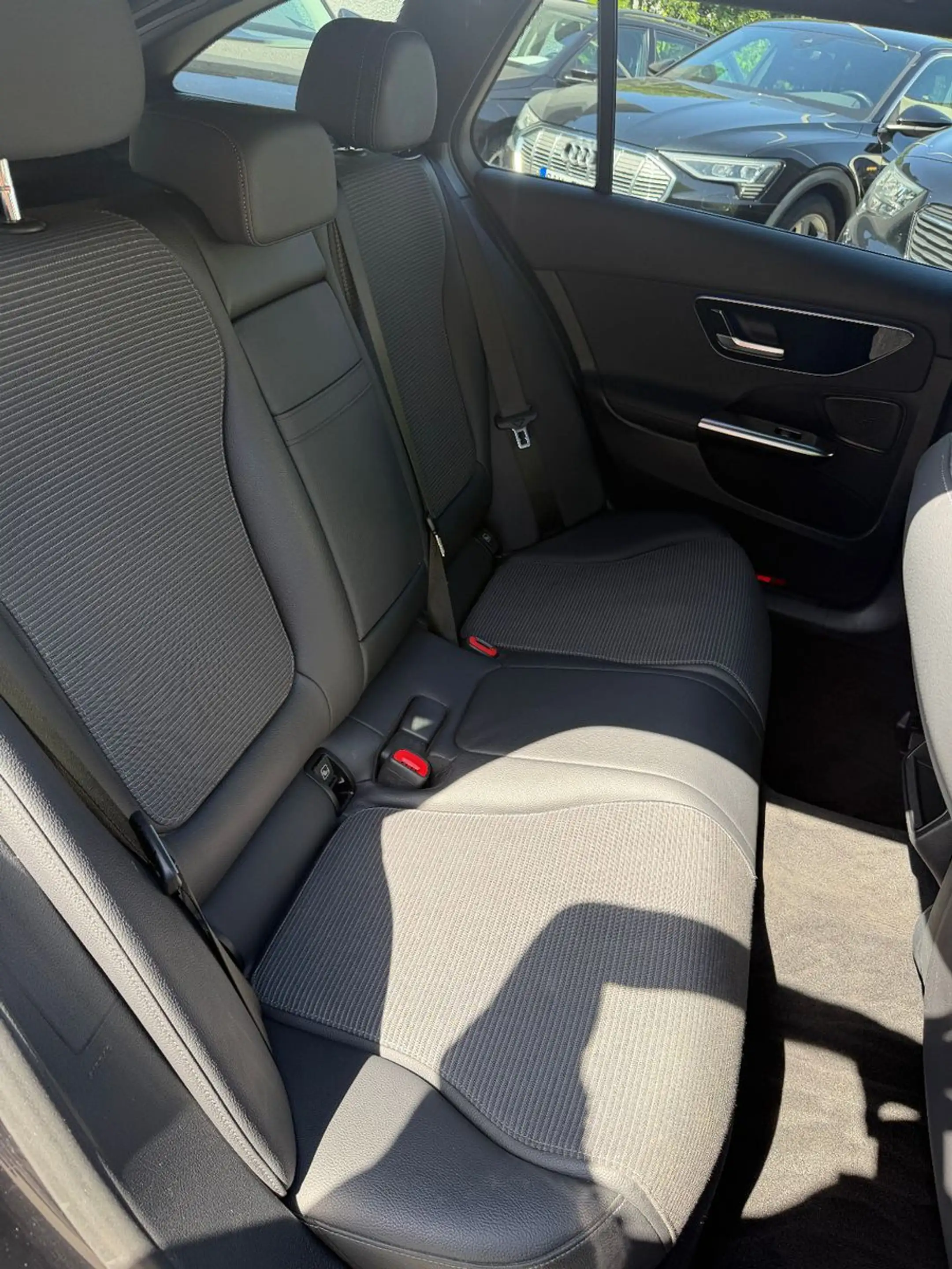 Mercedes-Benz C 300 de T 4Matic Avantgarde 1. Hd Digital Light — photo 11