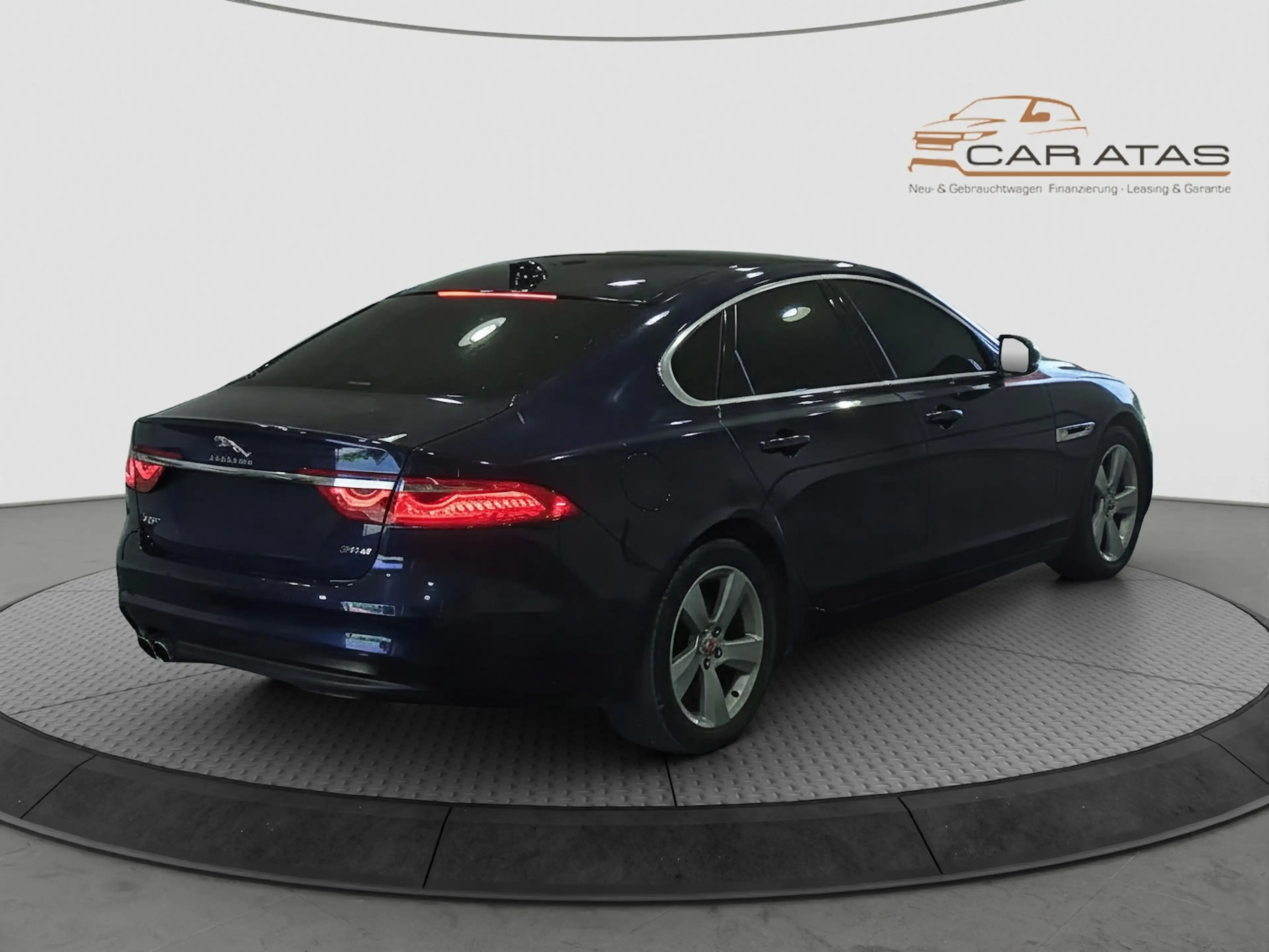Jaguar XF PANORAMA LEDER NAVI 380 MERIDIAN XENON MEMORY — photo 3