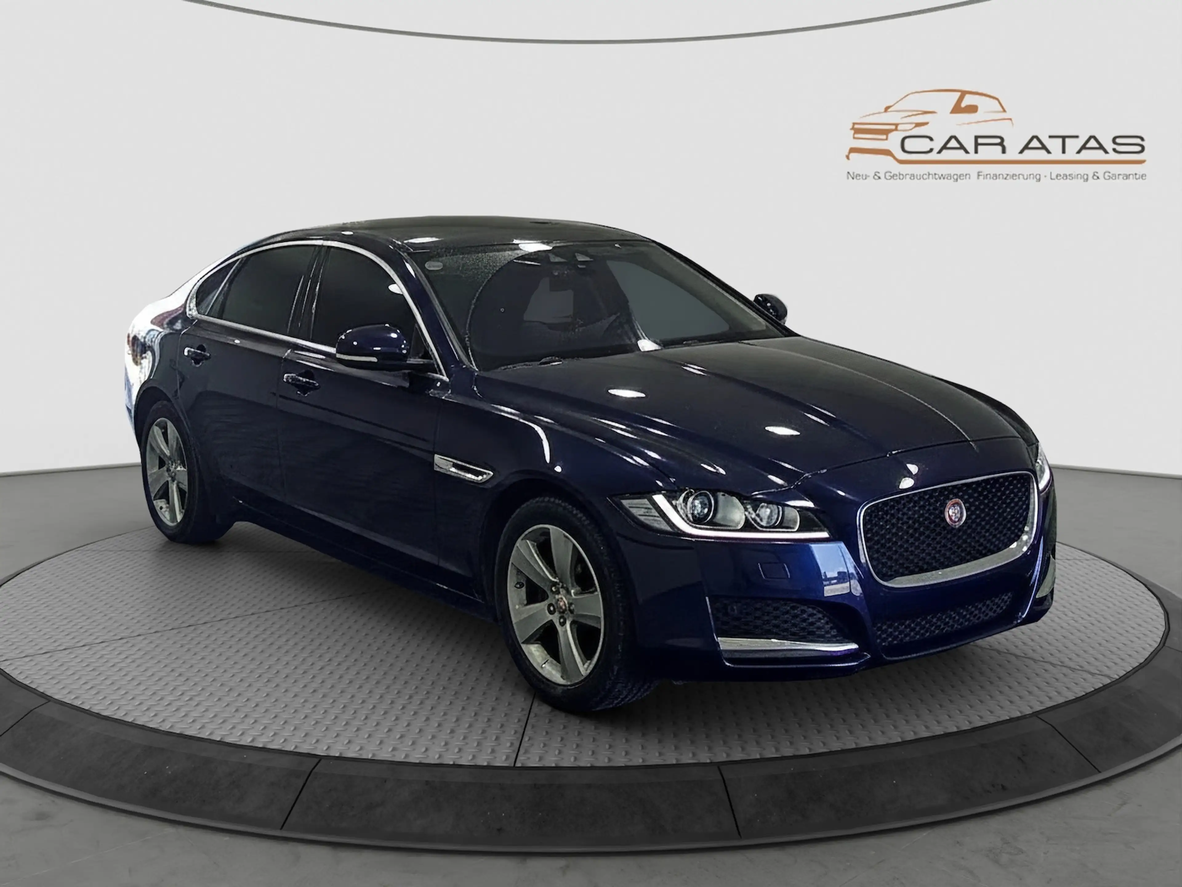 Jaguar XF PANORAMA LEDER NAVI 380 MERIDIAN XENON MEMORY — photo 4