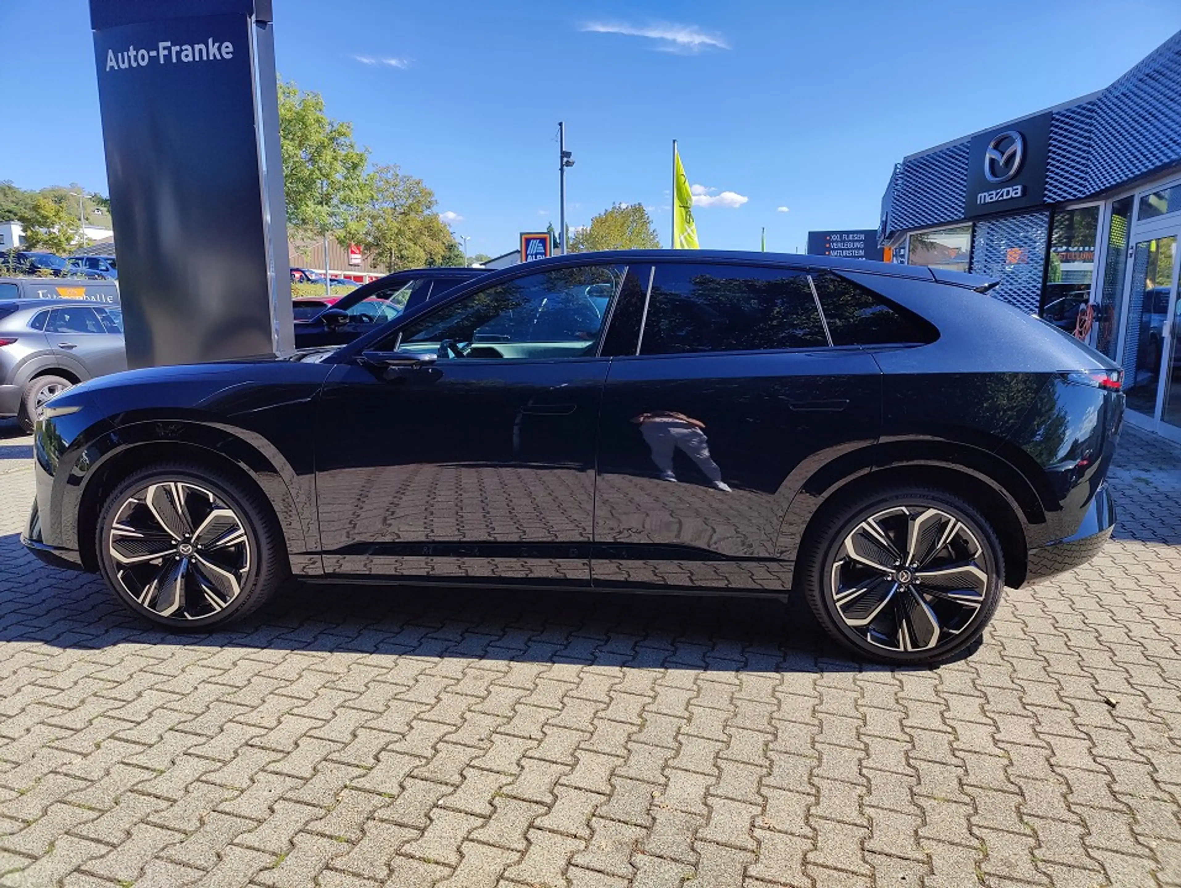 Mazda CX-6e EV 1AT RWD Takumi Plus — photo 8