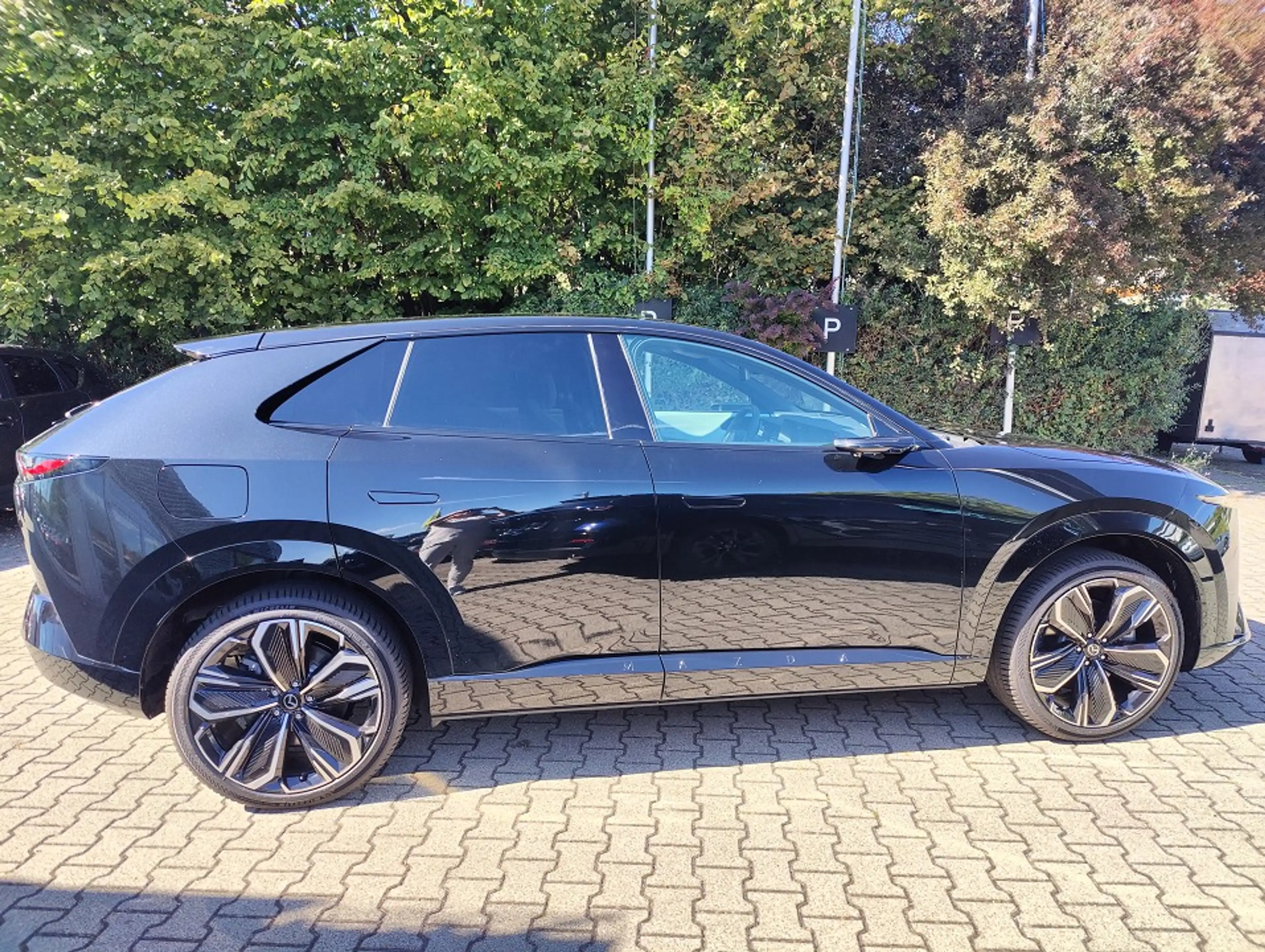 Mazda CX-6e EV 1AT RWD Takumi Plus — photo 4