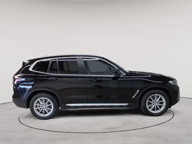 BMW X3 view 3