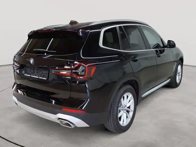 BMW X3 view 4