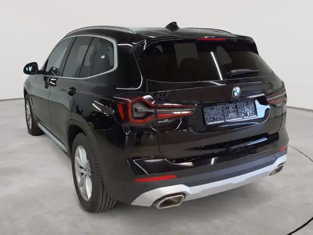 BMW X3 view 5