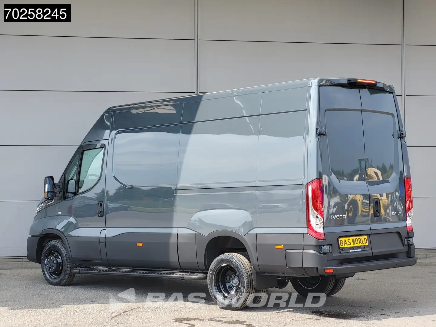Iveco Daily 35C21 3.0L Automaat Black Edition 2025model L2H2 A Gris - 2