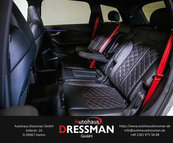 Audi Q7 view 13