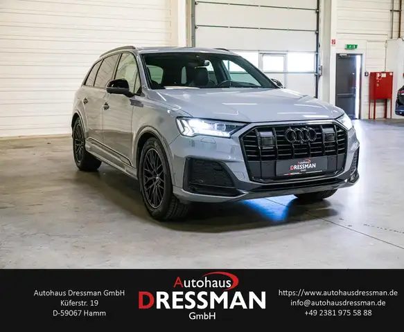 Audi Q7 view 3
