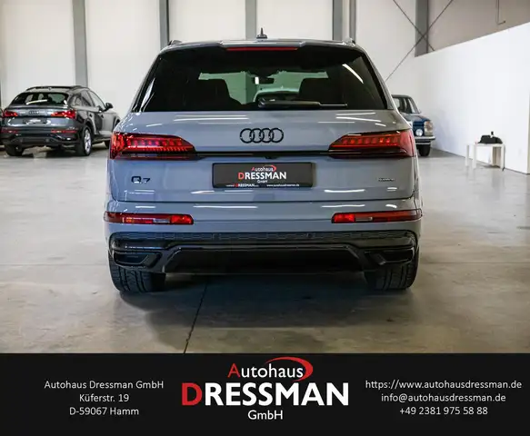Audi Q7 view 6
