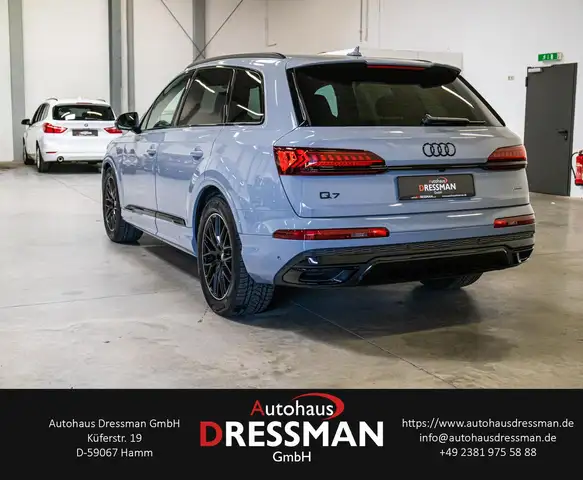 Audi Q7 view 7