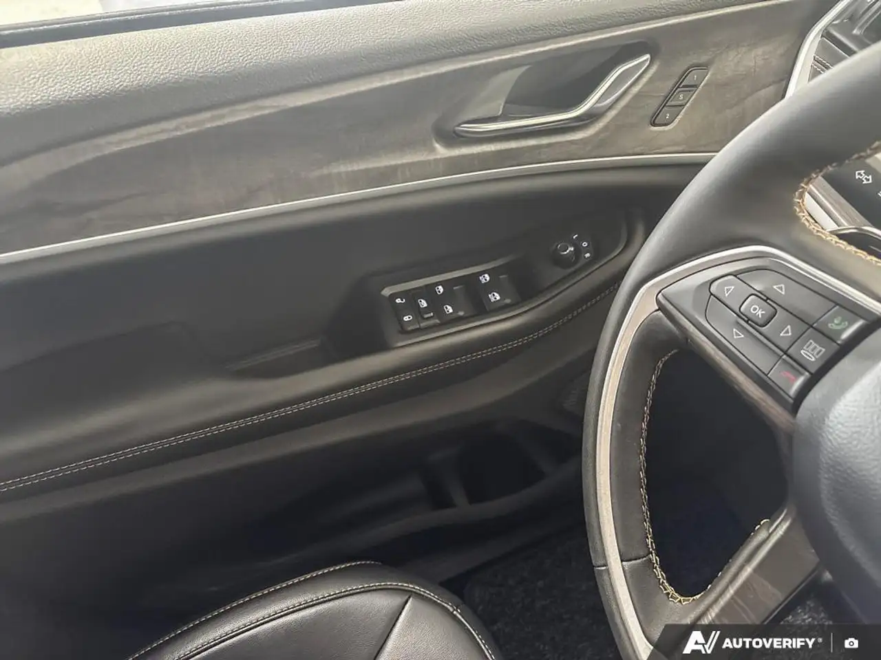 Jeep Grand Cherokee photo Jeep Grand Cherokee