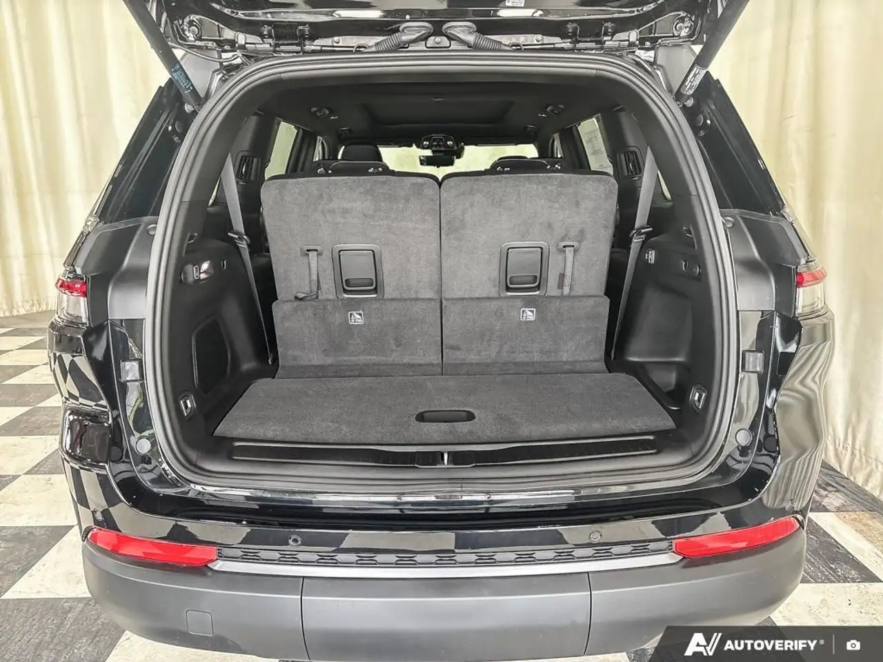 Jeep Grand Cherokee photo Jeep Grand Cherokee