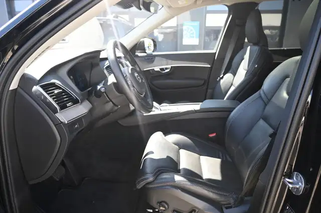 Volvo XC90 view 11