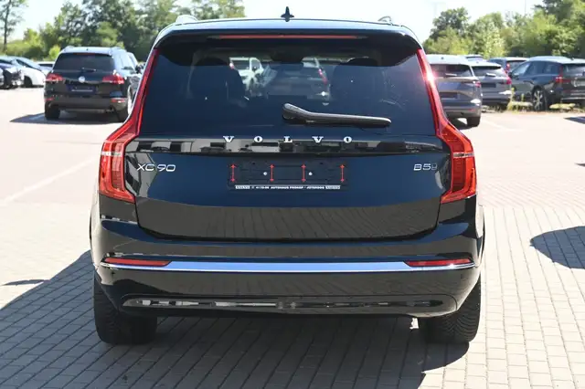 Volvo XC90 view 4