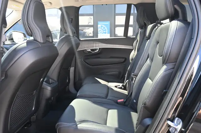 Volvo XC90 view 15
