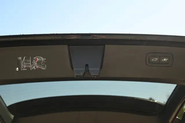 Volvo XC90 view 8