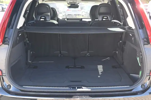 Volvo XC90 view 6