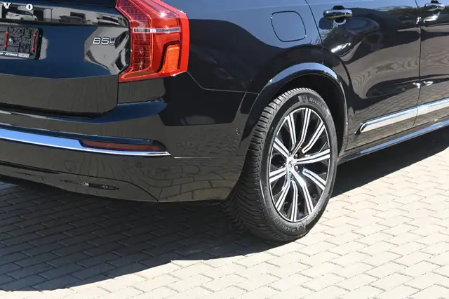 Volvo XC90 view 5