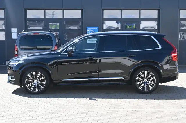 Volvo XC90 view 2