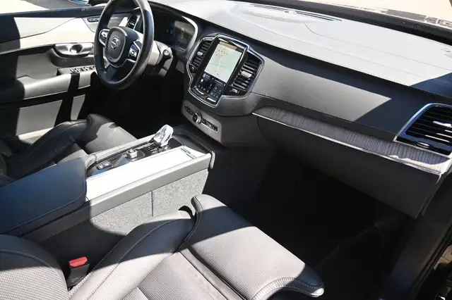 Volvo XC90 view 13