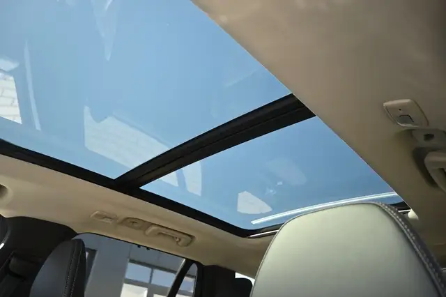 Volvo XC90 view 12