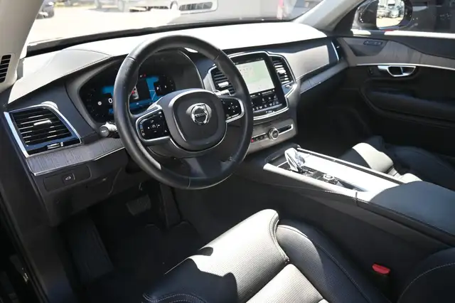 Volvo XC90 view 9