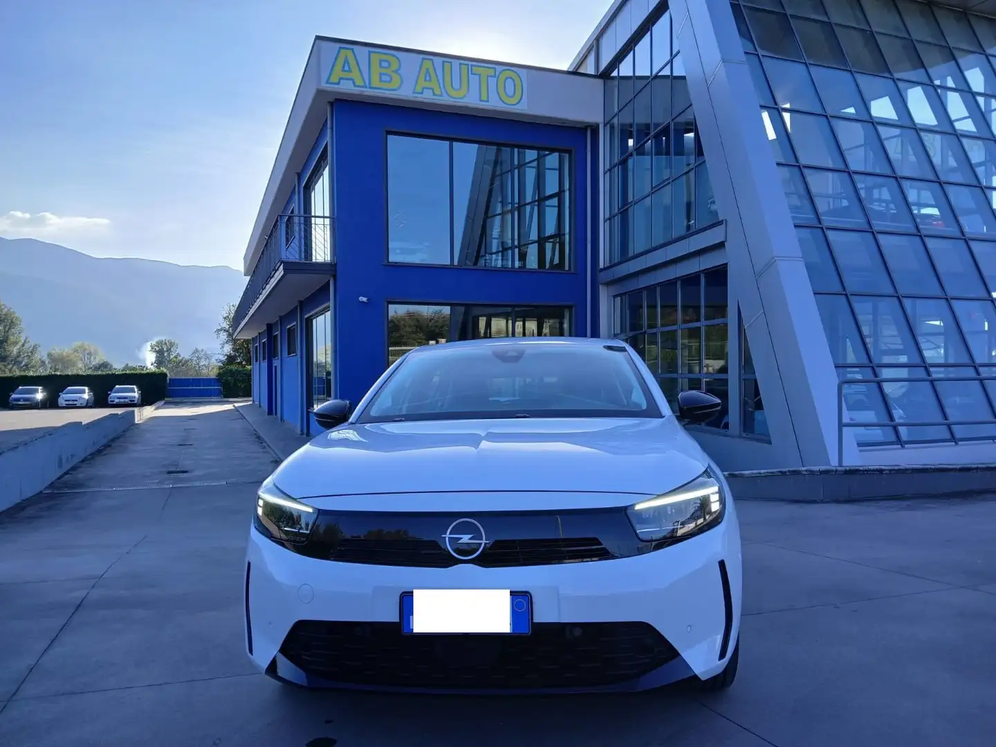 Opel Corsa NEW Corsa 1.2 Weiß - 1