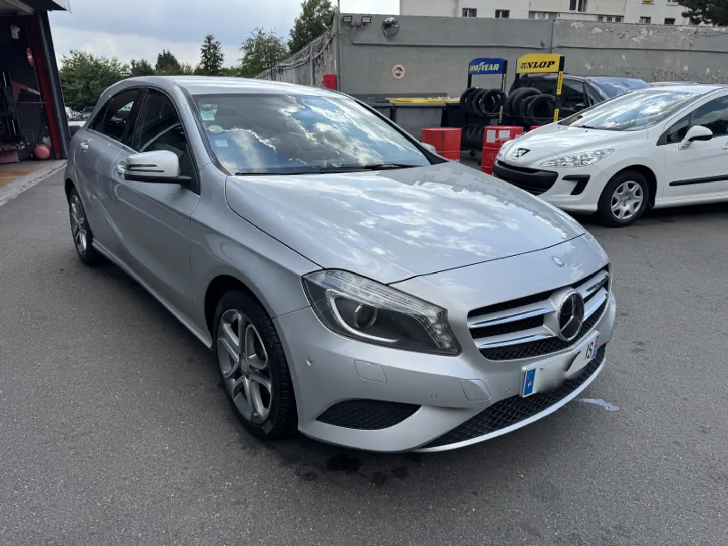 Mercedes-Benz A 180 180 D SENSATION 7G-DCT Grau - 2