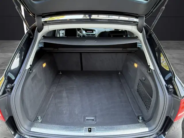 Audi A4 view 13