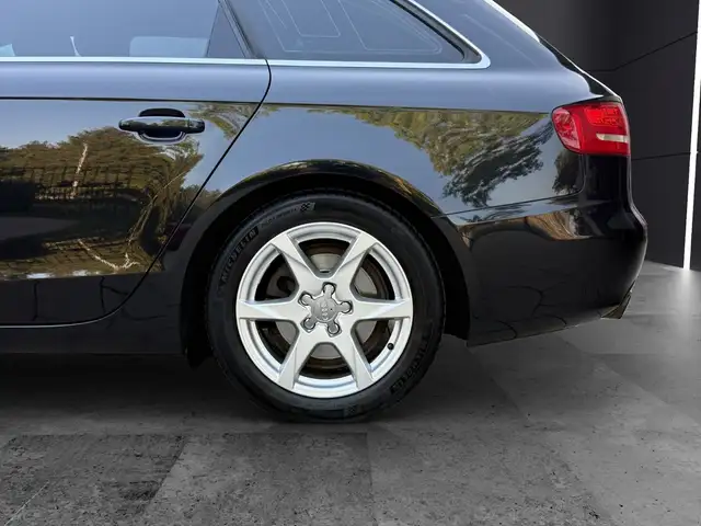 Audi A4 view 10