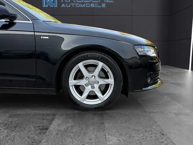 Audi A4 view 12