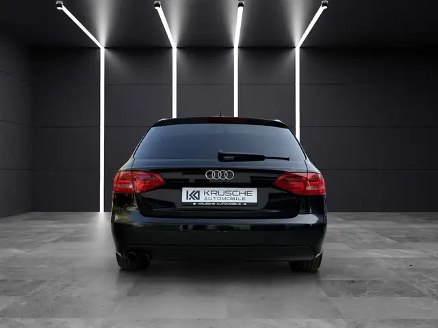 Audi A4 view 4