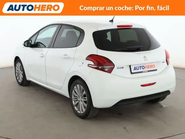 Peugeot 208 view 4