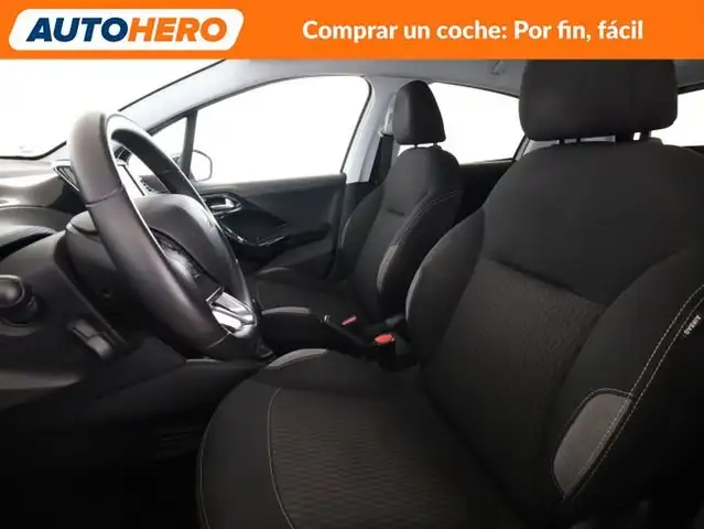 Peugeot 208 view 11