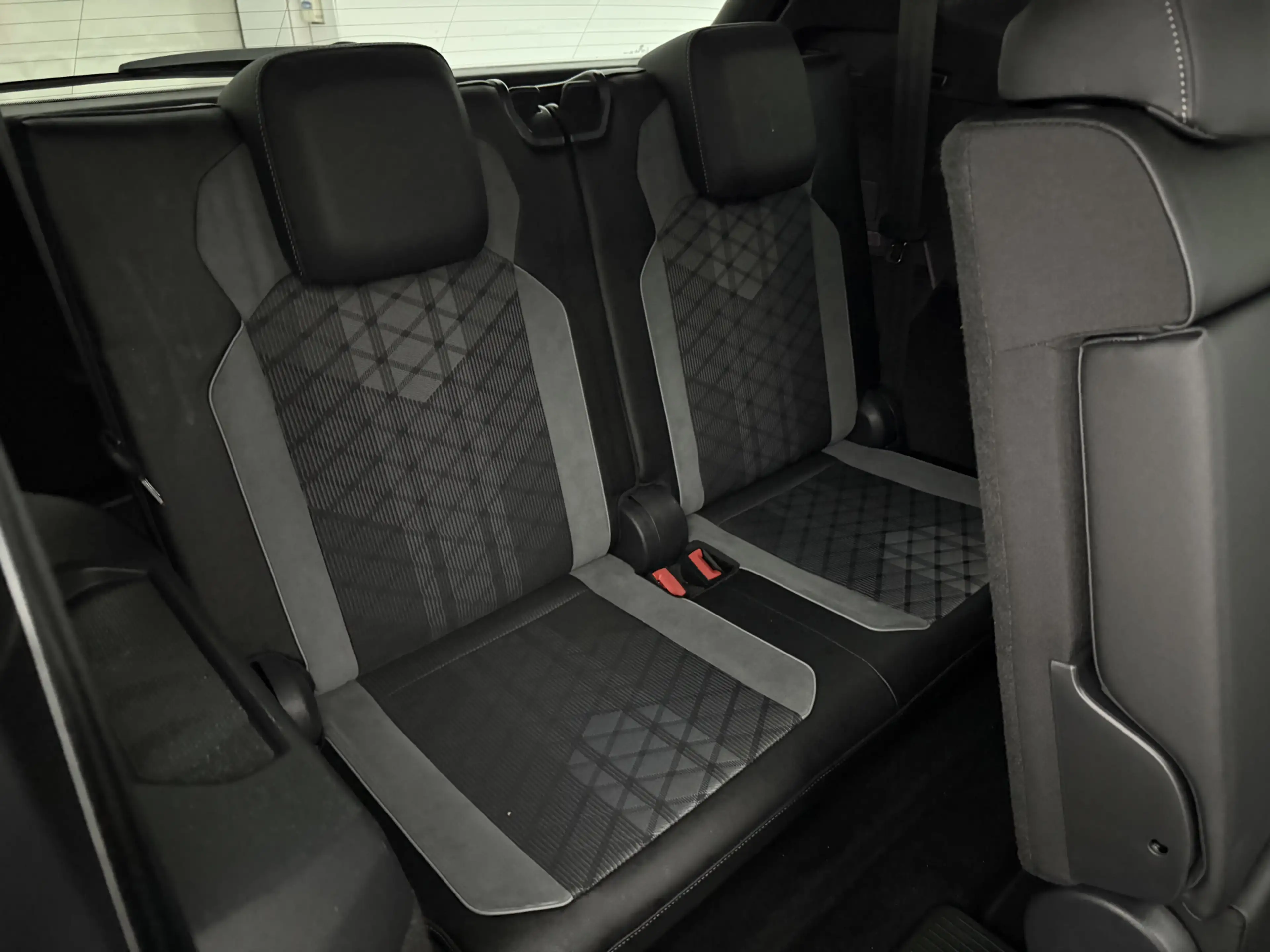 Volkswagen Tiguan Allspace 1.5 TSI R-Line Business+ 7p. | Pano | Camera | Sfe — photo 18